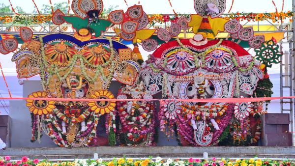 ହାତୀ ବେଶରେ ହଟିଆ ଠାକୁର