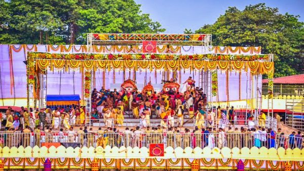 ସ୍ନାନବେଦୀରେ ଶ୍ରୀଜିଉ...