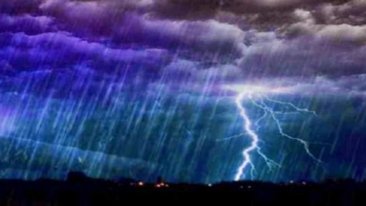 ଫୁଟବଲ ମ୍ୟାଚ୍ ଦେଖୁଥିବା ବେଳେ ବଜ୍ରପାତରେ ଚାଲିଗଲା ୩ ଯୁବକଙ୍କ ଜୀବନ Lightning